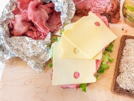 طرز تهیه ساندویچ پاسترامی گرم خانگی