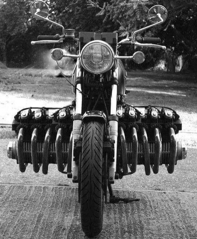 تصاویری جالب از تک چرخ با موتور سیکلت ۱۲ سیلندر هوندا | تصاویر