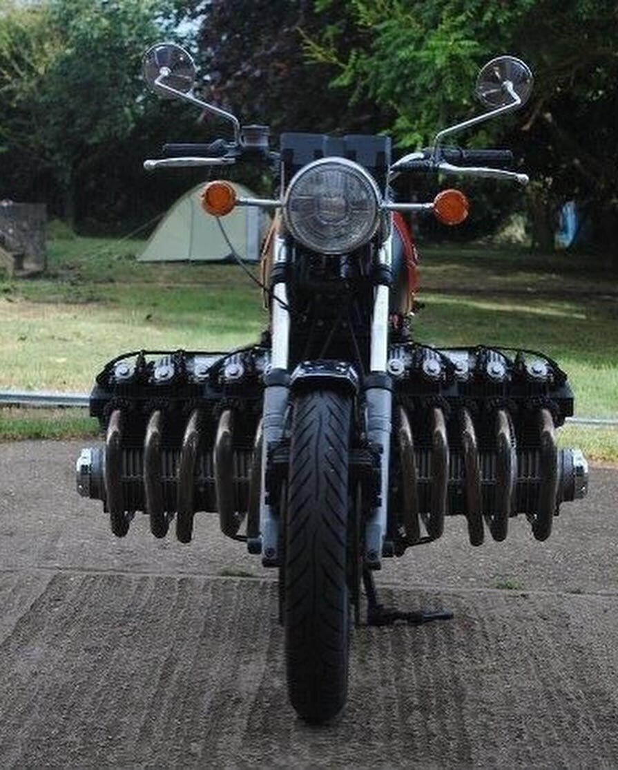 تصاویری جالب از تک چرخ با موتور سیکلت ۱۲ سیلندر هوندا | تصاویر