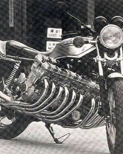 تصاویری جالب از تک چرخ با موتور سیکلت ۱۲ سیلندر هوندا | تصاویر