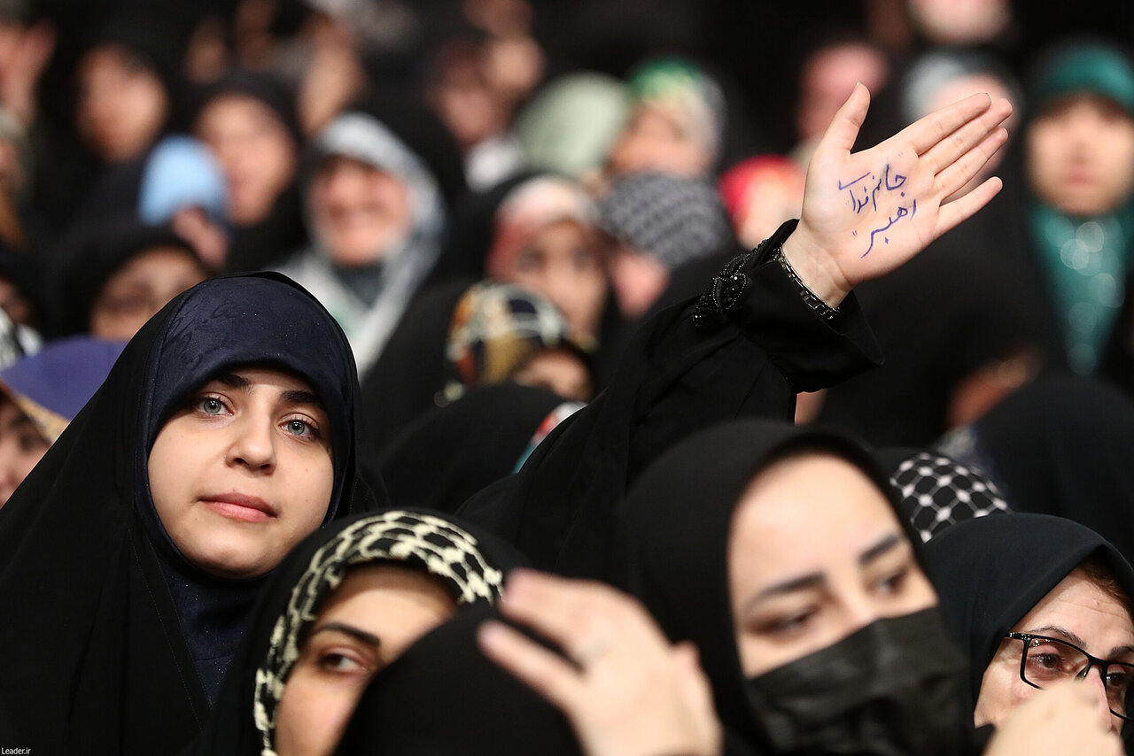 تصاویری خاص از حاشیه دیدار اقشار مردم با رهبر انقلاب