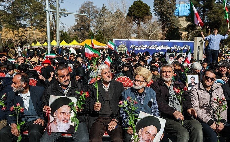 تصاویری از مراسم آغازین دهه فجر ۱۴۰۴ در فرودگاه مهرآباد و مرقد بنیانگذار جمهوری اسلامی ایران