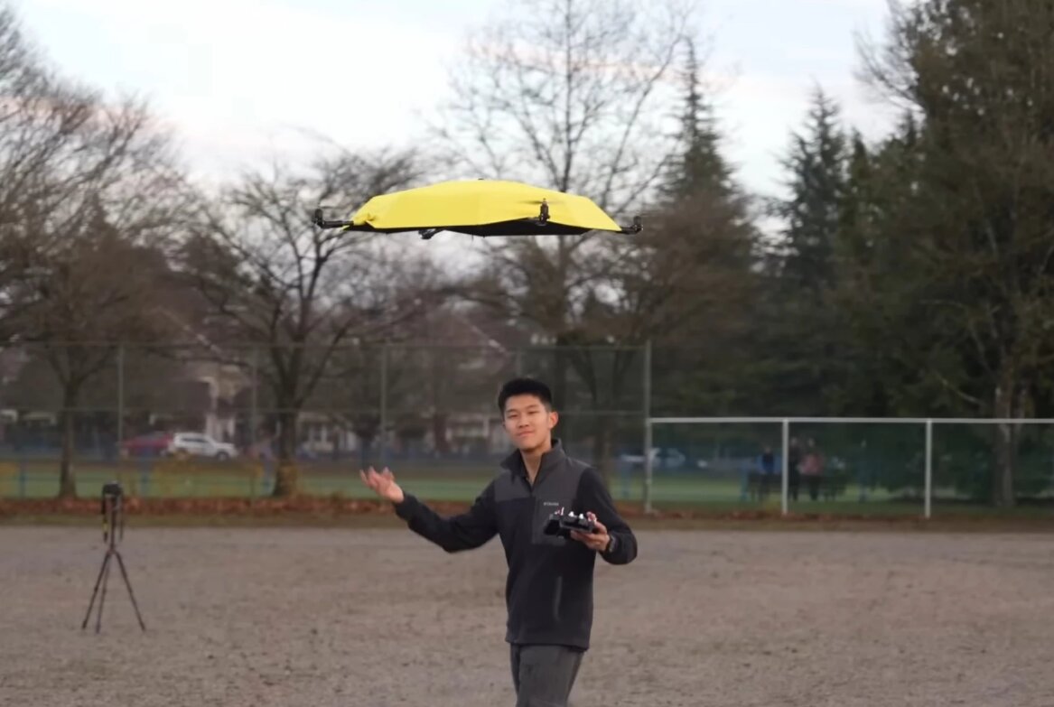 چتر پرندهای که شما را دنبال میکند