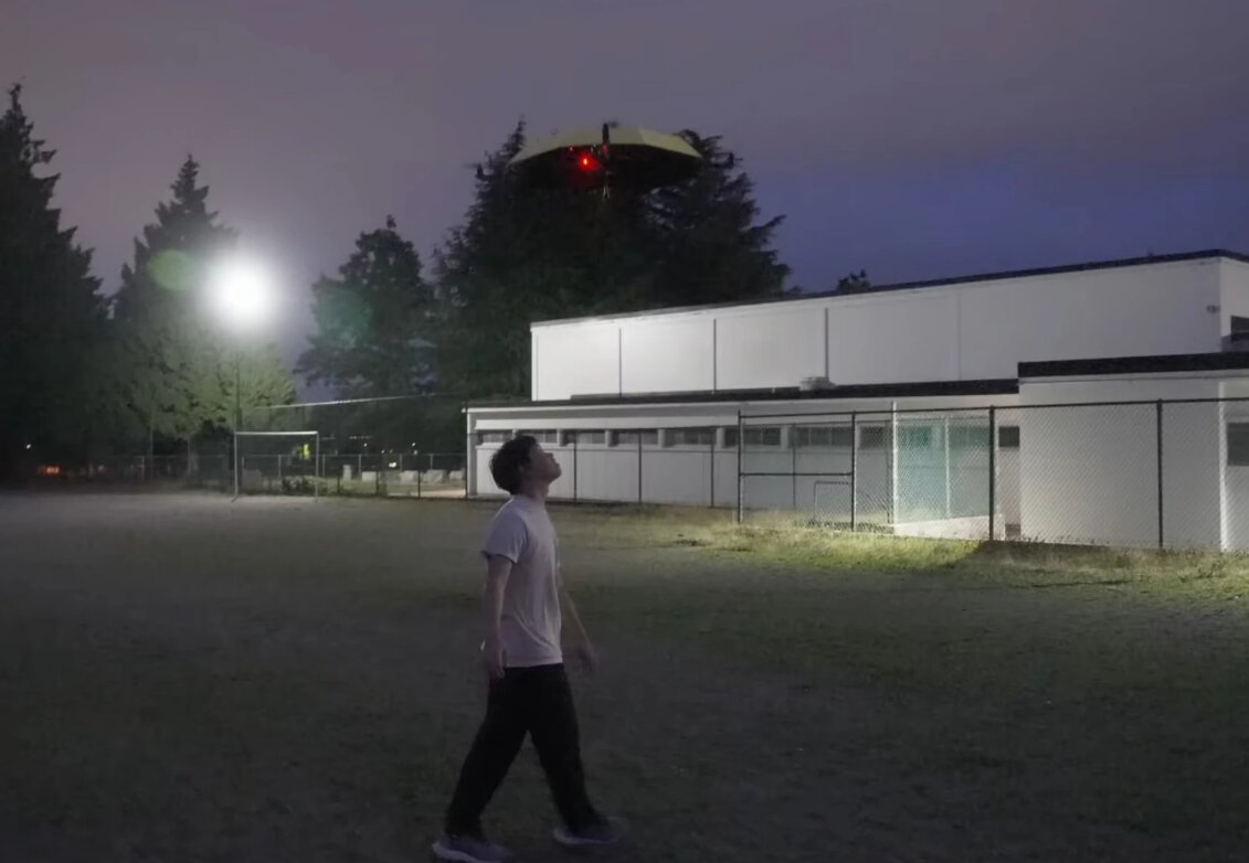 چتر پرندهای که شما را دنبال میکند