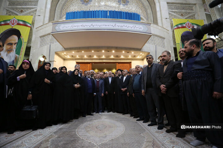 تجدید میثاق رییس و نمایندگان مجلس با آرمان‌های امام راحل (ره)