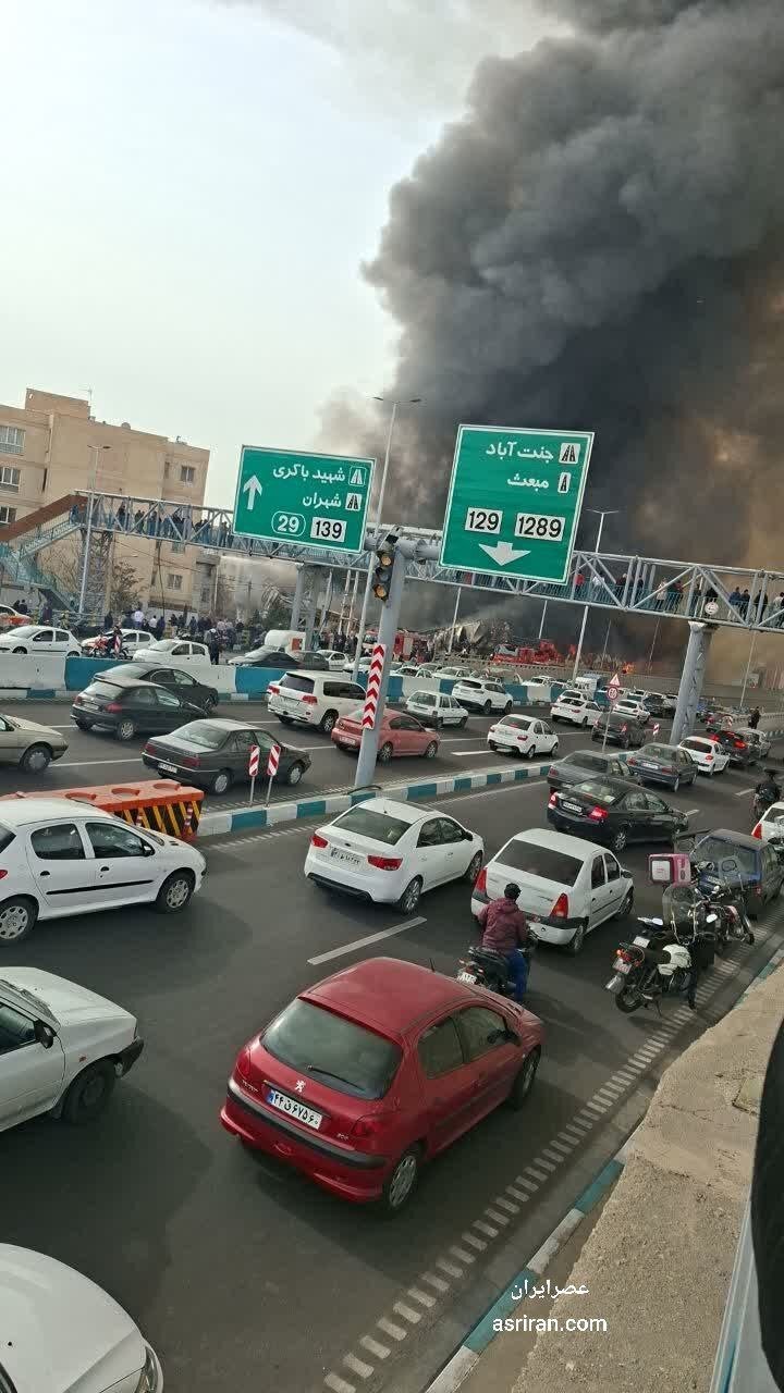 آتشسوزی مهیب در بازار جنت تهران + عکس | محل حادثه یک سوله ۲ هزار متری است | آتش نشانی: آتشسوزی بسیار گسترده است