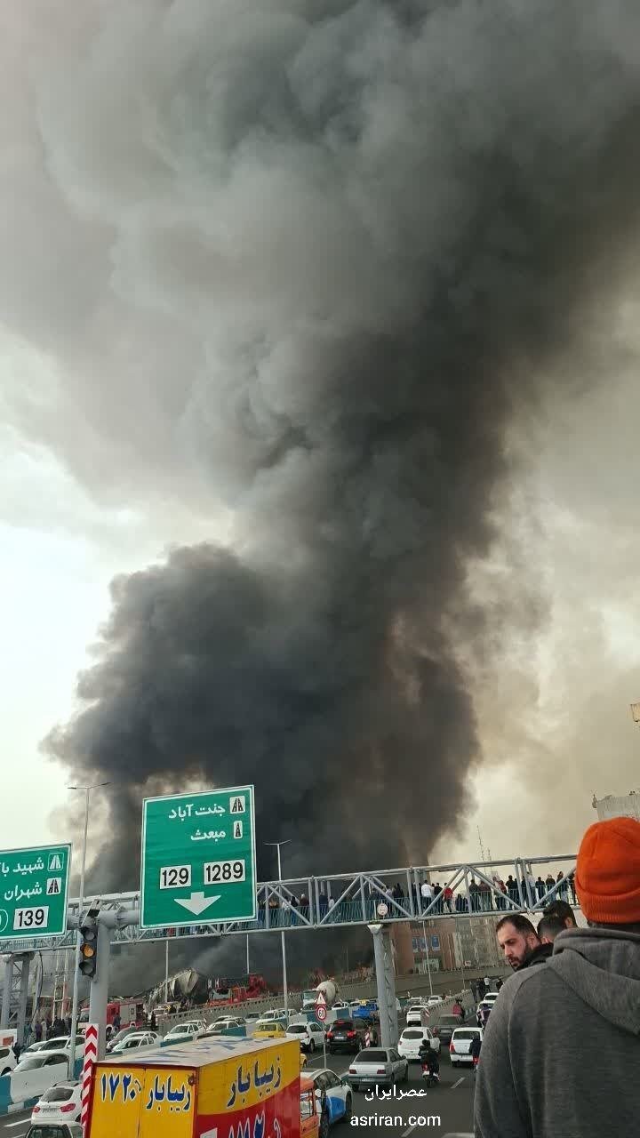 آتش‌سوزی مهیب در بازار جنت تهران + عکس | محل حادثه یک سوله ۲ هزار متری است | آتش نشانی: آتش‌سوزی بسیار گسترده است