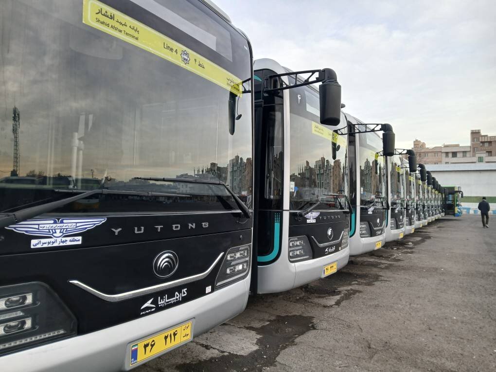 اتوبوسهای دوکابین وارد مدار خدمت می شوند + عکسها