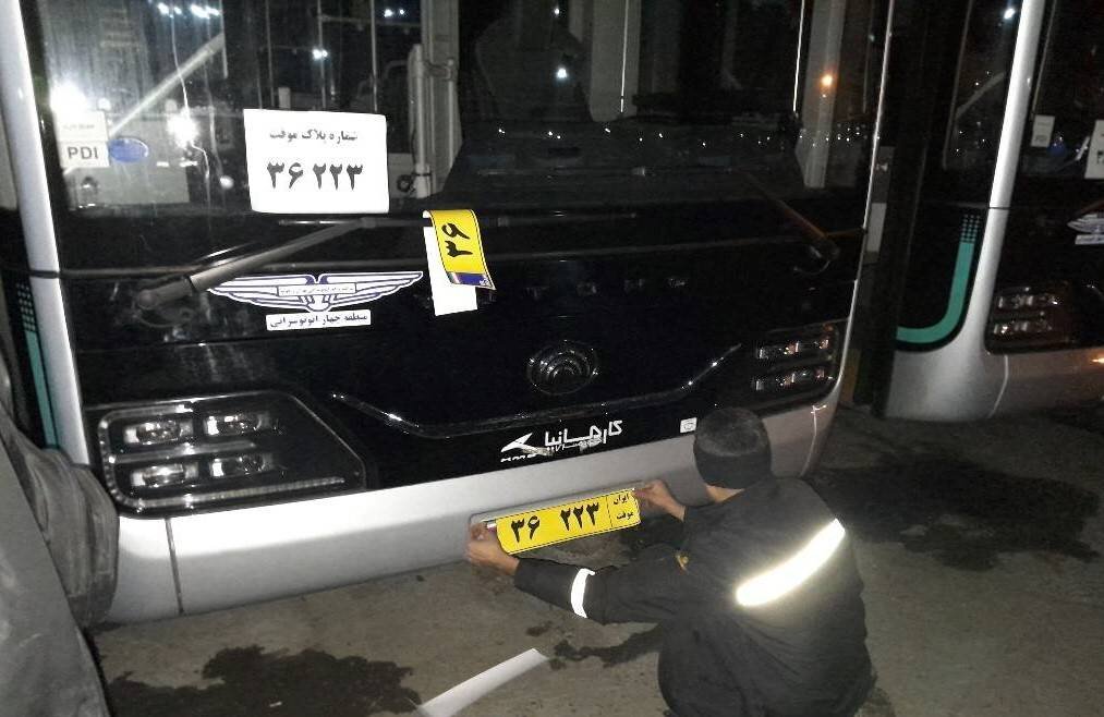 اتوبوسهای دوکابین وارد مدار خدمت می شوند + عکسها