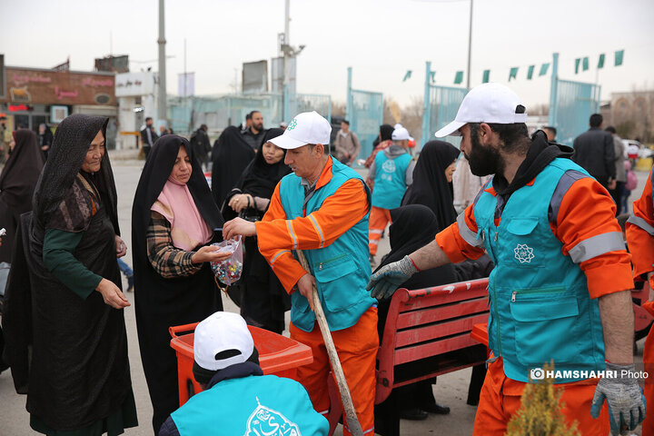 خدمات رسانی به زائران مسجد مقدس جمکران در شب نیمه شعبان