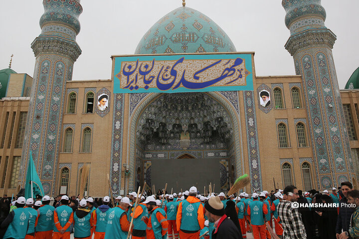 خدمات رسانی به زائران مسجد مقدس جمکران در شب نیمه شعبان