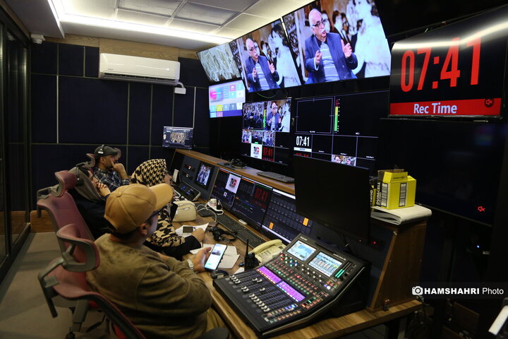 گفتگو با خسرو معتضد ،تاریخ نگار