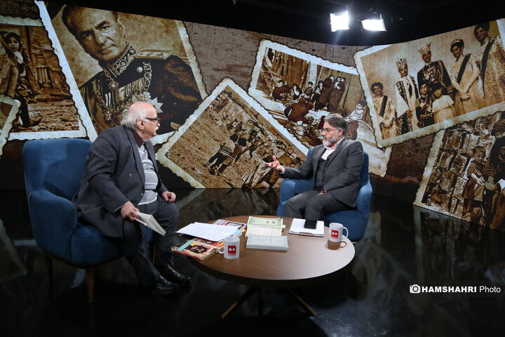 گفتگو با خسرو معتضد ،تاریخ نگار