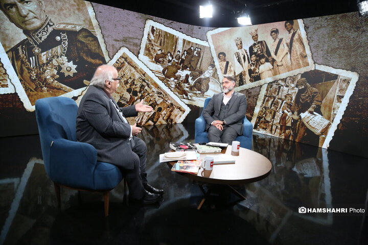 گفتگو با خسرو معتضد ،تاریخ نگار