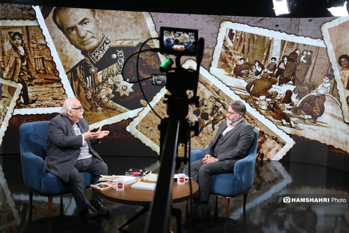 گفتگو با خسرو معتضد ،تاریخ نگار