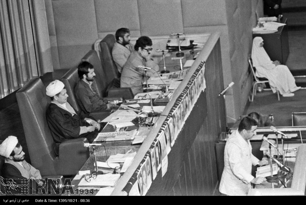 روایت‌های کمترشنیده شده از خالقان دهه فجر | چرا مجلس با تعطیلی ۱۲ بهمن مخالف بود؟