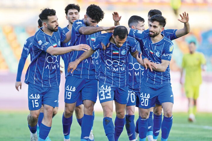 فرار رو به جلو استقلال‏‌، سکته تراکتور و بازگشت سپاهان | سایه سنگین پرسپولیس روی سر ۳۵‌امتیازی‌ها!