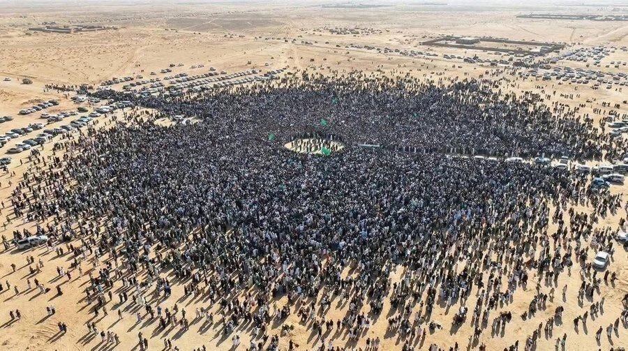 تصویری از تشییع جنازه سیف‌الاسلام قذافی | عکس