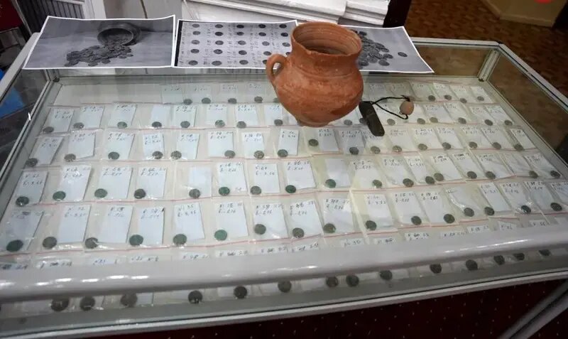 سکههای ۲۰۰۰ سالۀ «کوشانی» در زمین کشاورزی | عکس