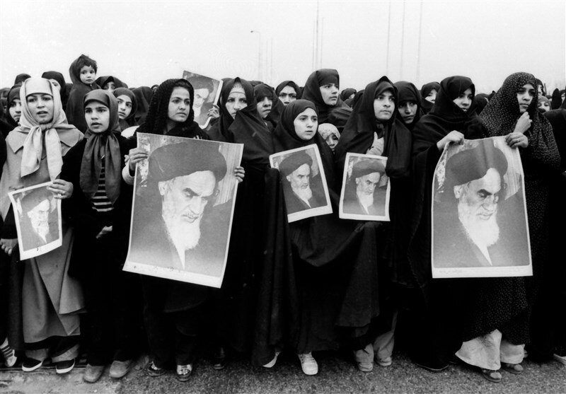 تصاویری از نقشآفرینی زنان در پیروزی انقلاب اسلامی