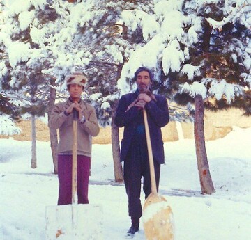 تهران زیر چادر سفید برف؛ خاطرات زمستان‌های دهه ٤٠ | آهای! برف پارو می‌کنیم!