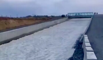 خروش کانی‌سیب به سمت دریاچه ارومیه؛ هر ثانیه ۱۰ متر مکعب آب به دریاچه می‌ریزد | حجم و تلاطم آب را ببینید