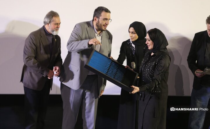 نمایش فیلم سرزمین فرشته ها با حضور شهردار تهران