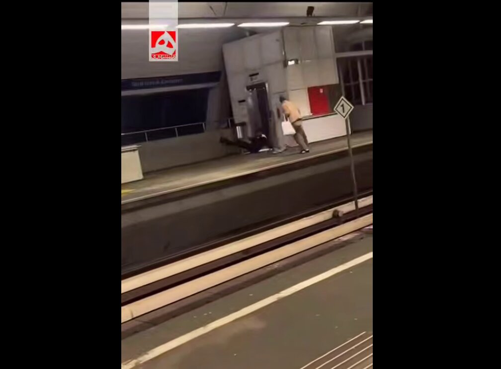 درگیری پلیس با زن محجبه در مترو! | ویدئو