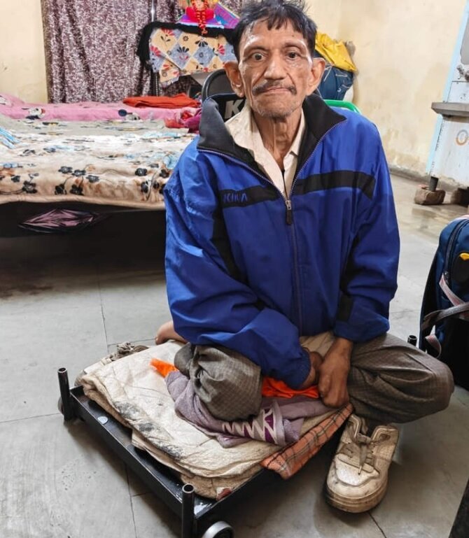عکس؛ این گدا سه خانه و چند خودرو دارد!