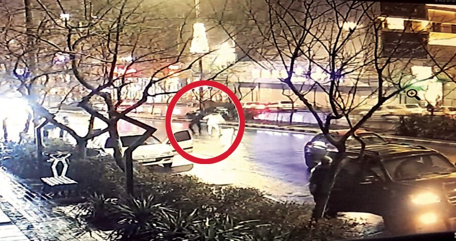 قاتل سانتافهسوار را شناسایی کنید + عکس | سینما رفتن خانوادگی به خون کشیده شد