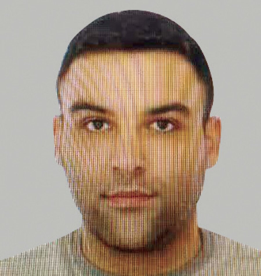 قاتل سانتافهسوار را شناسایی کنید + عکس | سینما رفتن خانوادگی به خون کشیده شد