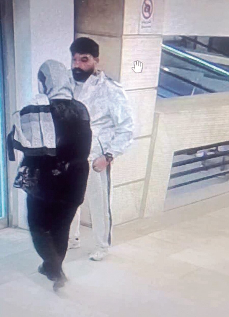 قاتل سانتافهسوار را شناسایی کنید + عکس | سینما رفتن خانوادگی به خون کشیده شد