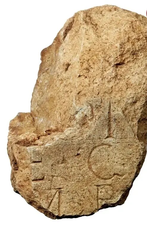 کشف سکه‌های رومی در معبد ۲ هزار ساله «میترا» | عکس