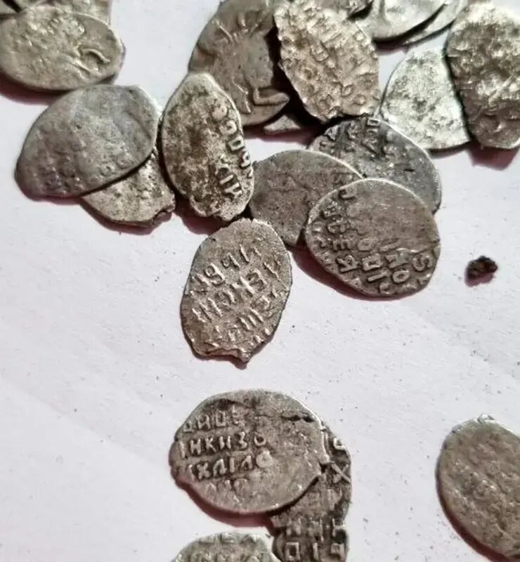 کشف ۲۰ هزار سکّۀ ۳۰۰ ساله در یک خانه تاریخی! |عکس