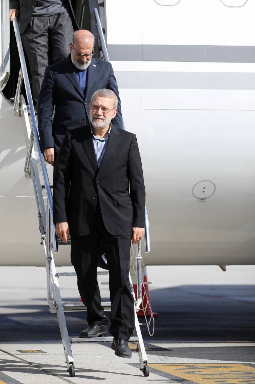 ورود لاریجانی به عمان+ تصاویر | چه کسی به استقبال او رفت؟