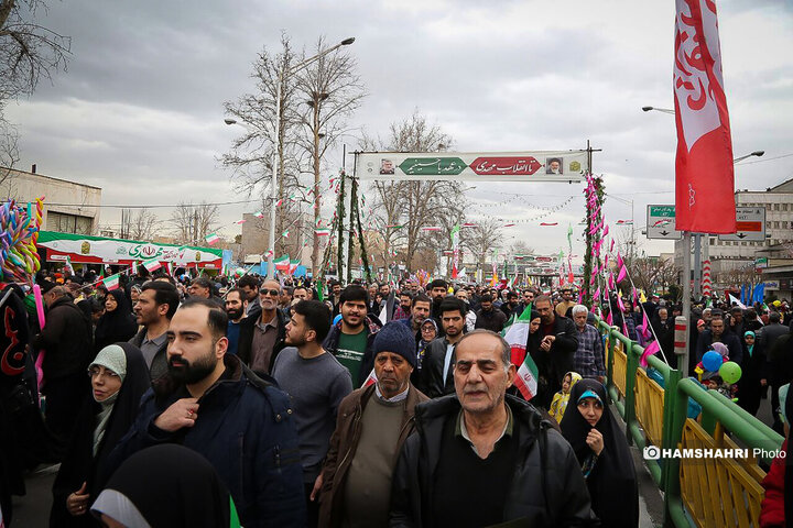حضور پرشور مردم تهران در راهپیمایی ۲۲ بهمن