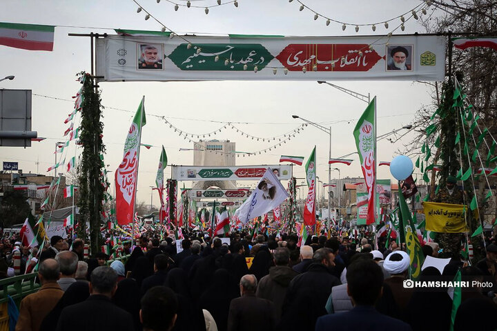 حضور پرشور مردم تهران در راهپیمایی ۲۲ بهمن