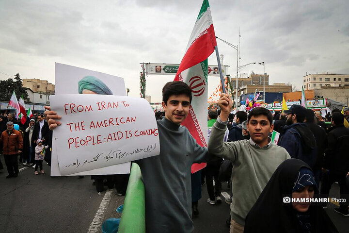 حضور پرشور مردم تهران در راهپیمایی ۲۲ بهمن