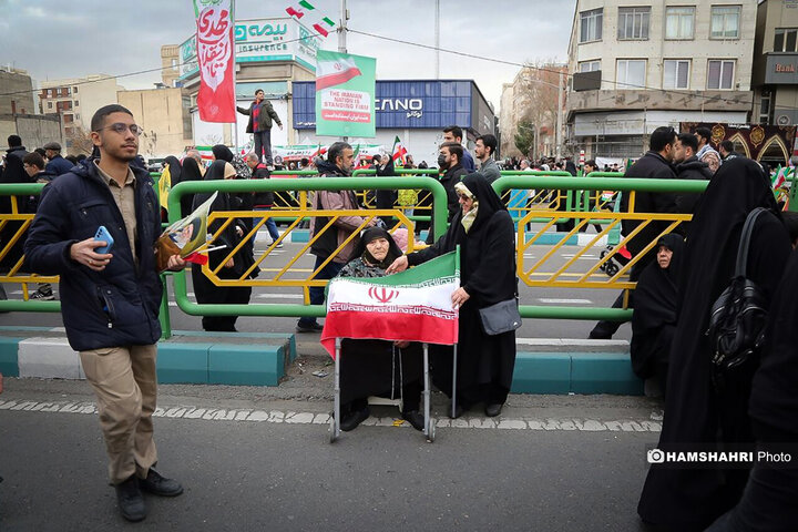 حضور پرشور مردم تهران در راهپیمایی ۲۲ بهمن