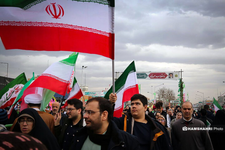 حضور پرشور مردم تهران در راهپیمایی ۲۲ بهمن