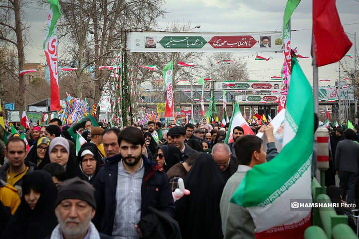 حضور پرشور مردم تهران در راهپیمایی ۲۲ بهمن