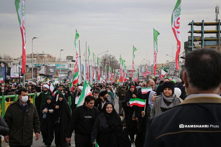 حضور پرشور مردم تهران در راهپیمایی ۲۲ بهمن