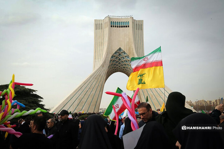 حضور پرشور مردم تهران در راهپیمایی ۲۲ بهمن