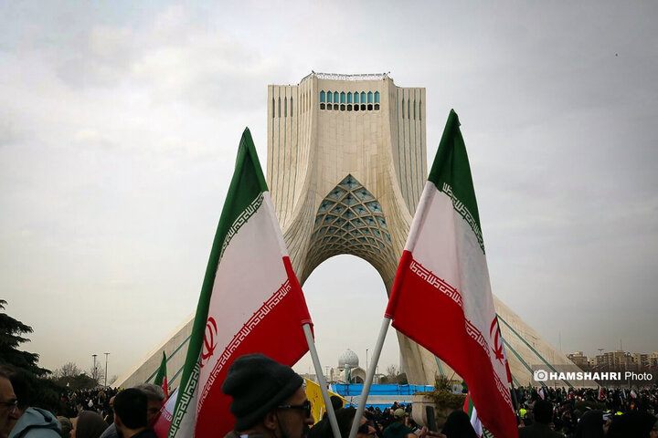 حضور پرشور مردم تهران در راهپیمایی ۲۲ بهمن