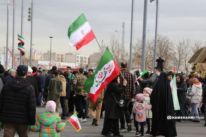 حضور پرشور مردم تهران در راهپیمایی ۲۲ بهمن