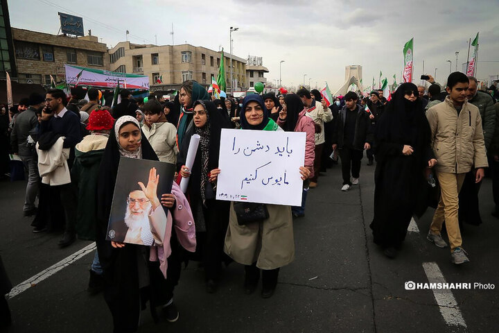حضور پرشور مردم تهران در راهپیمایی ۲۲ بهمن