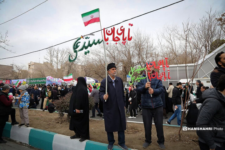 حضور پرشور مردم تهران در راهپیمایی ۲۲ بهمن