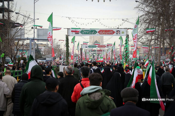 حضور پرشور مردم تهران در راهپیمایی ۲۲ بهمن