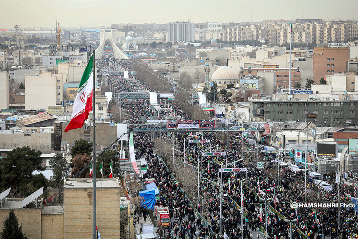 حضور پرشور مردم تهران در راهپیمایی ۲۲ بهمن