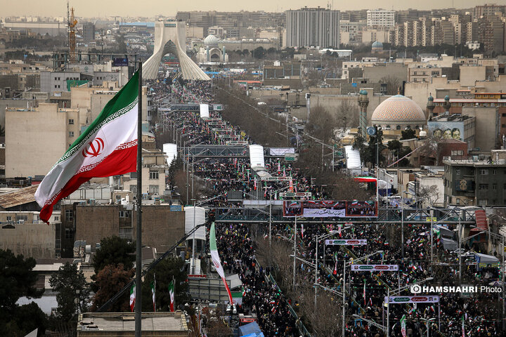 حضور پرشور مردم تهران در راهپیمایی ۲۲ بهمن